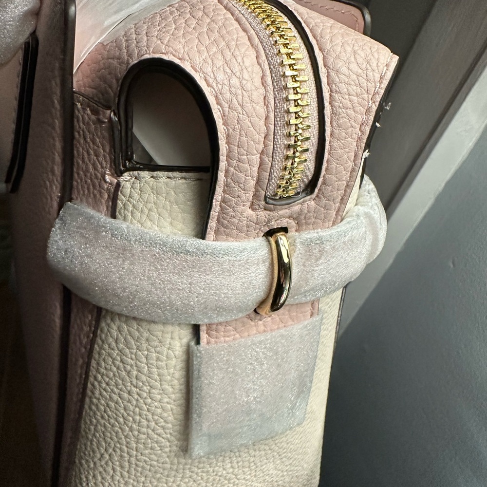Michael Kors Blush Handbag and wallet - Picture 5 of 7